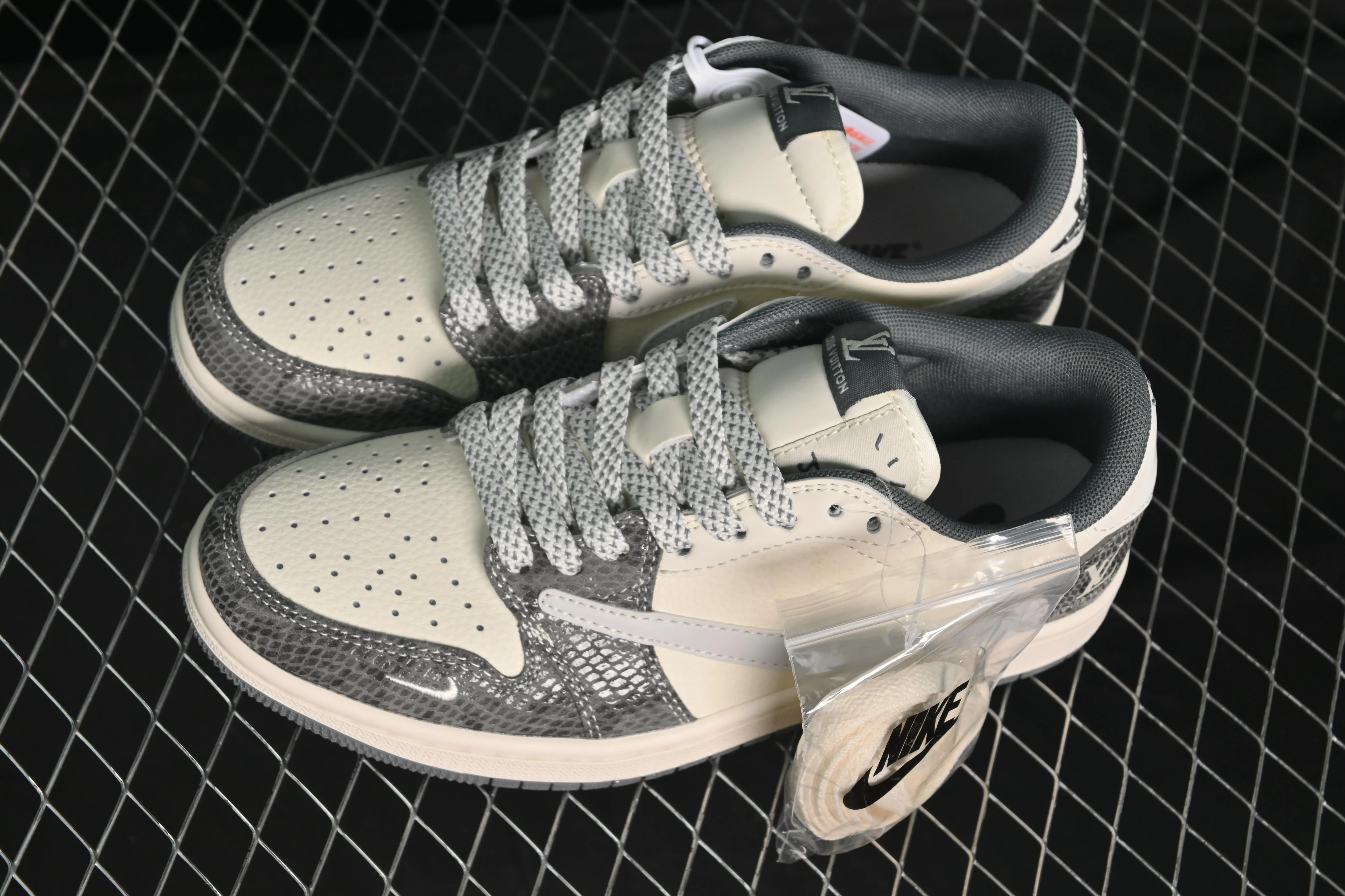 All categories Air Jordan Jordan series basketball shoes Air Jordan 1 Low High-end customized low-top sneakers Travis Scott x Fragment Design x Air Jordan 1 Low OG SP AJ1 Joe 1 LV joint name snake pattern gray low-top cultural casual sneakers XS7089-619